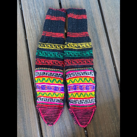 Accessories - Handmade wool socks from India—black